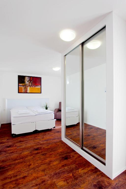 Suite Apartments By Livingdowntown Zurich Room photo